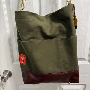 Jeep R.Riveter Special Edition Jeep Doyle Crossbody Bag Safari Green